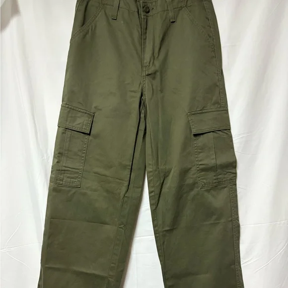 Levi's Women's Olive Cargo Pants - Picture 3 of 10